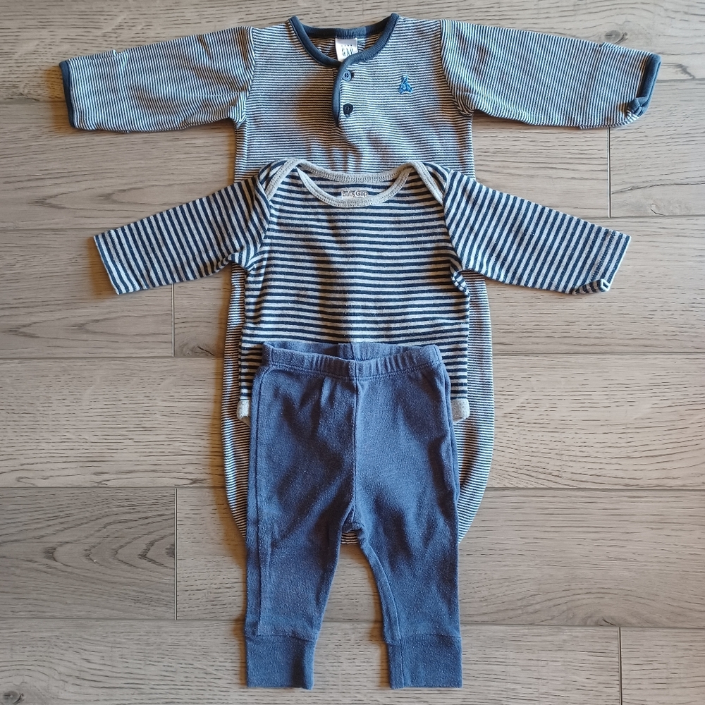 Baby Gap Sleep Gown, Long Sleeve Onsie, And Old Navy Sweatpants Size 0-3 Months